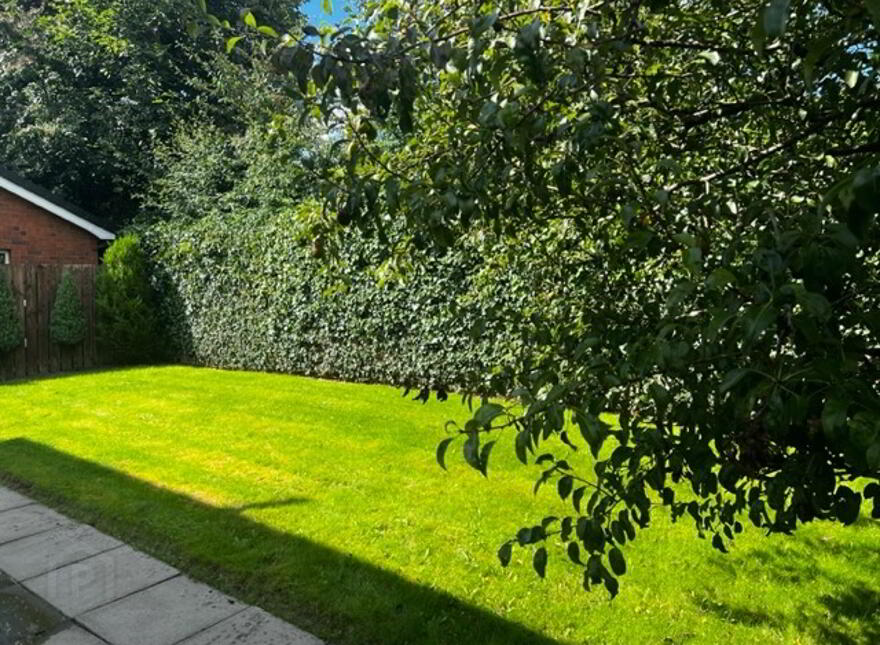 18 Laurel Grove, Lisburn, BT28 3EW