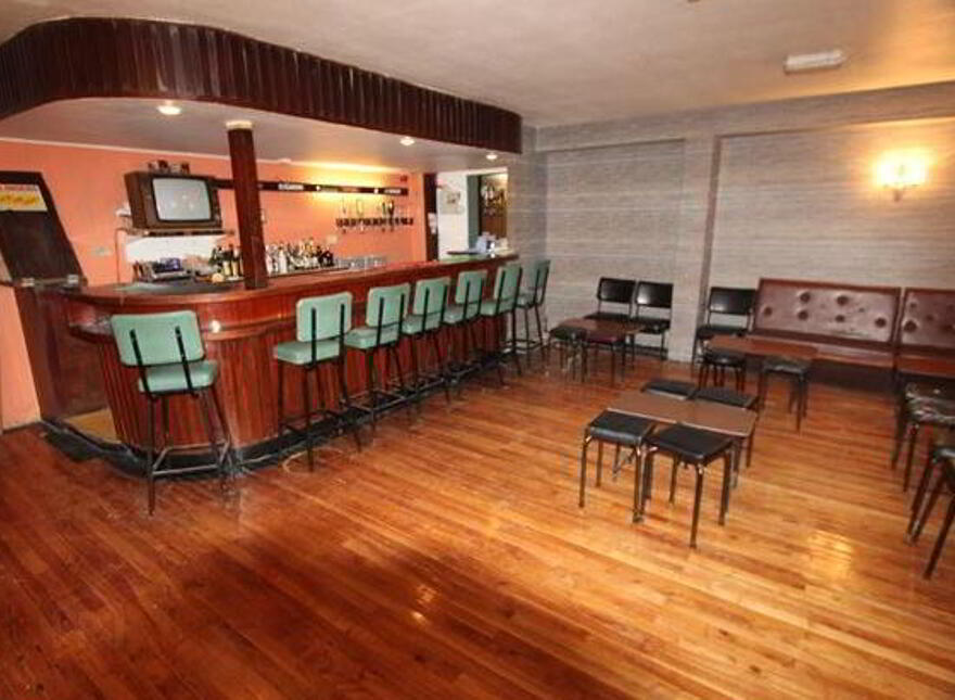 Lakeview Bar, Shop And Forecourt, Castleblayney, Monaghan, A75TV79