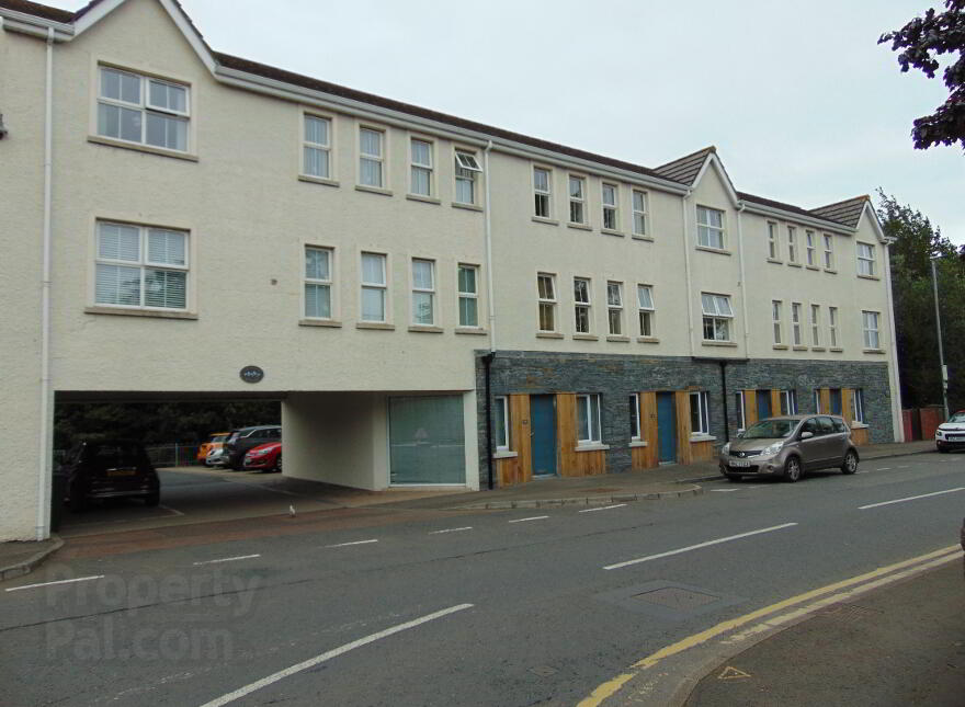 8 Fountain Court, Coleraine, BT52 1GT photo