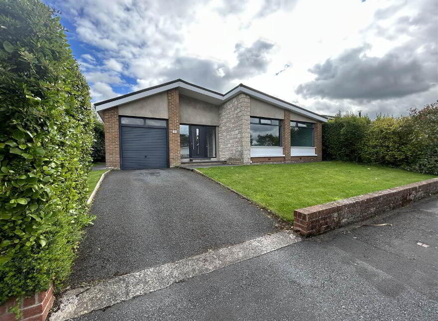 13 Carolsteen Park, Helens Bay, BT19 1JU photo