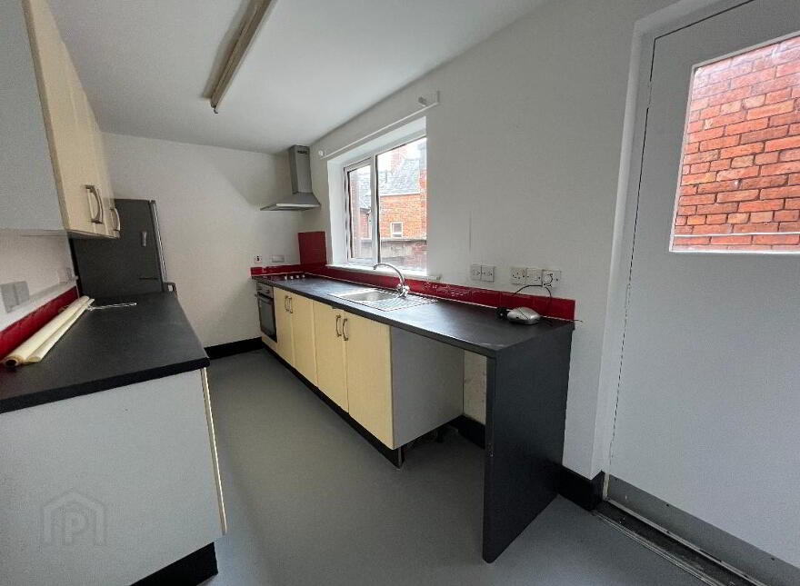 6 Victoria Crescet, Lisburn, BT27 4TF