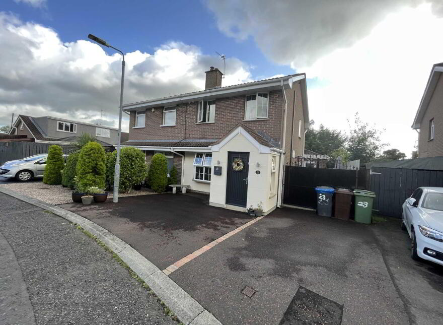 23 Barnfield Grange, Lisburn, BT28 3RS photo