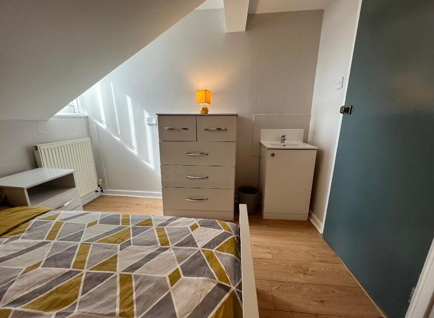 Camden Street, Room 5, R1, 2, 4 & 8. All Bills Included, Belfast, BT9 6AU