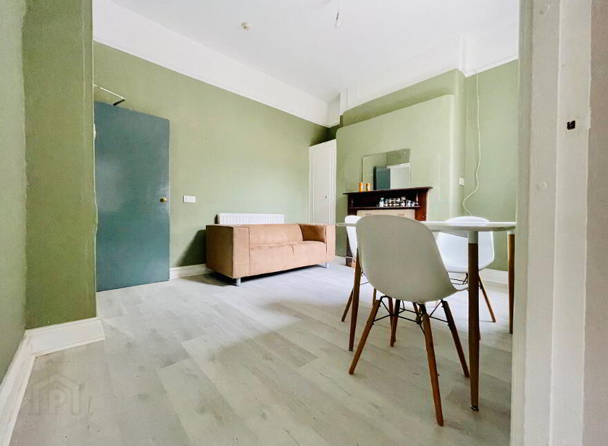 Camden Street, Room 8, R2 & R4. All Bills Included, Belfast, BT9 6AU