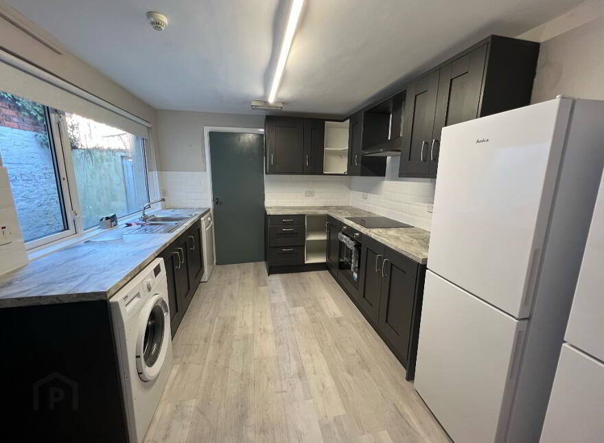Camden Street, Room 8, R2 & R4. All Bills Included, Belfast, BT9 6AU