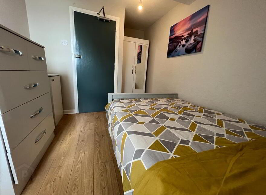 Camden Street, Room 8, R2 & R4. All Bills Included, Belfast, BT9 6AU