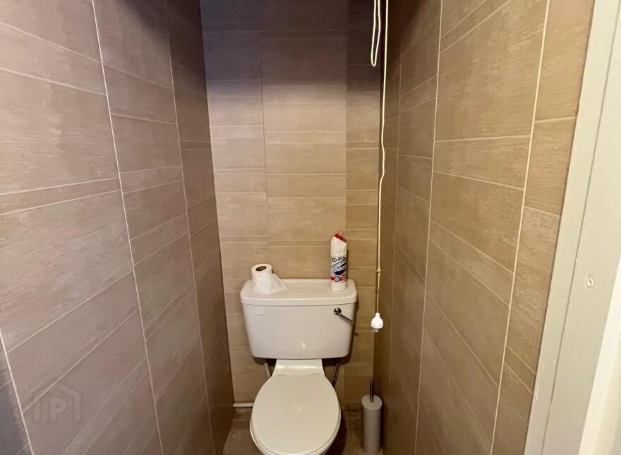 Camden Street, Room 8, R2 & R4. All Bills Included, Belfast, BT9 6AU