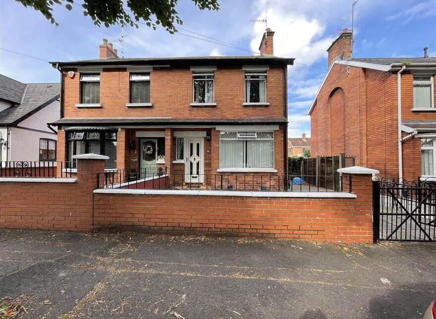 40 St James Park, Belfast, BT12 6DT photo