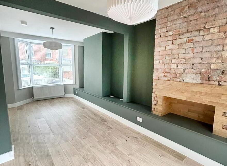 40 Clarendon Avenue, Bloomfield, Belfast, BT5 5JT photo