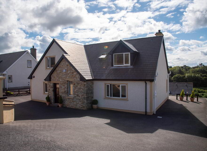 Ocean Breeze, 35 Old Golf Course Road, Tullaghcullion, Donegal Town, F94PP99 photo