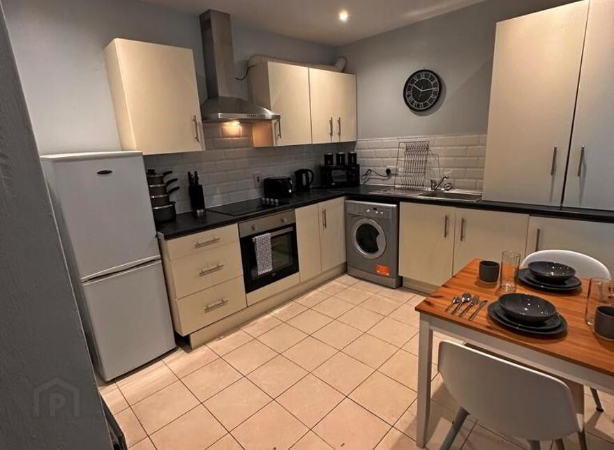 Apartment For Rent, 38 Lawrence St, Belfast, BT7 1LF