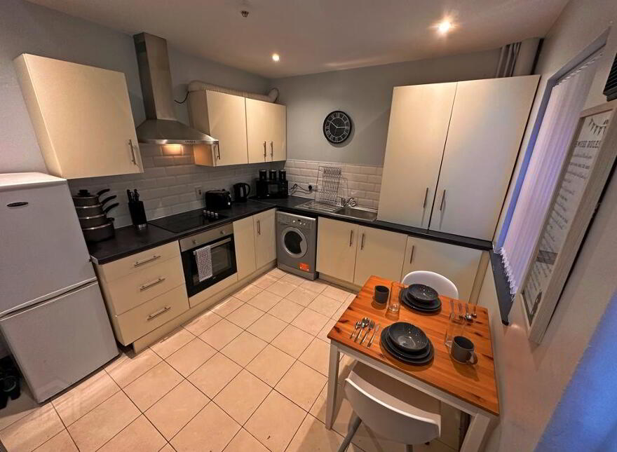 Apartment For Rent, 38 Lawrence St, Belfast, BT7 1LF
