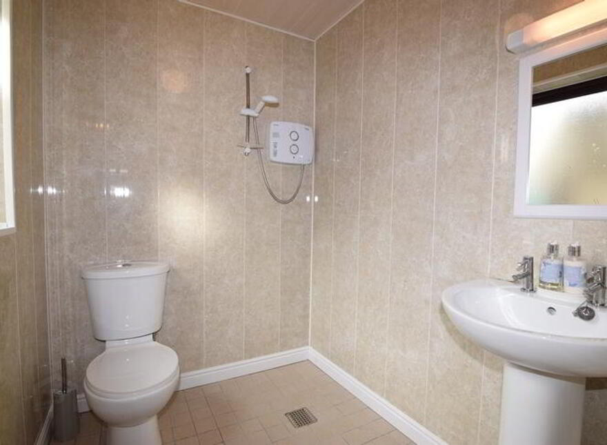 Castle Road, Raphoe, F93N5K6