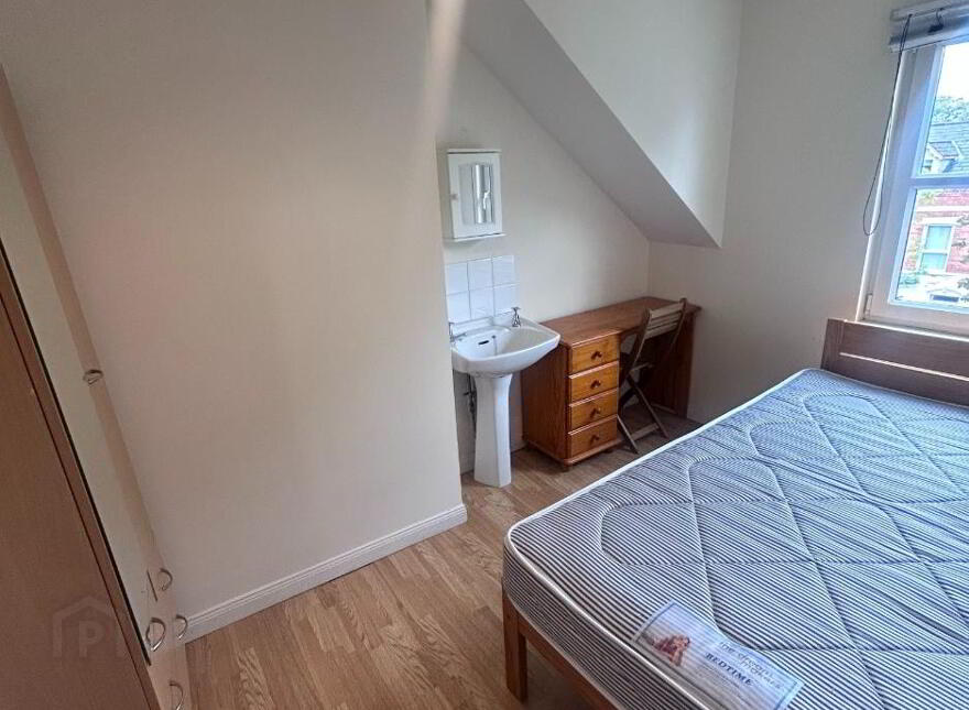 2, 23 Rugby Avenue, Belfast, BT7 1RD