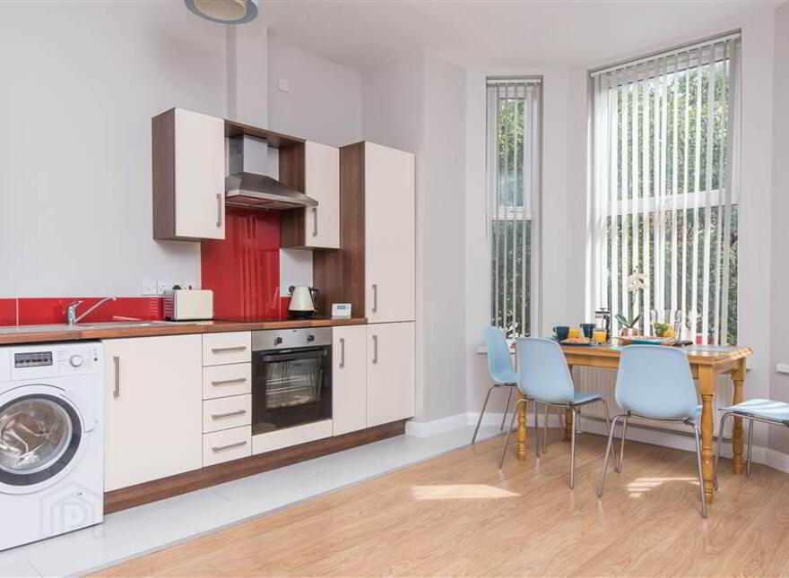 Apartment 4 90 University Street Botanic Avenue -, Belfast, BT7 1HP