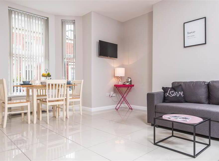 Apartment 4 90 University Street Botanic Avenue -, Belfast, BT7 1HP