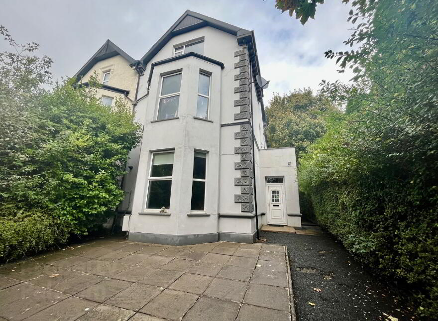 Flat A, 156 Upper Newtownards Road, Belfast, BT4 3EQ photo