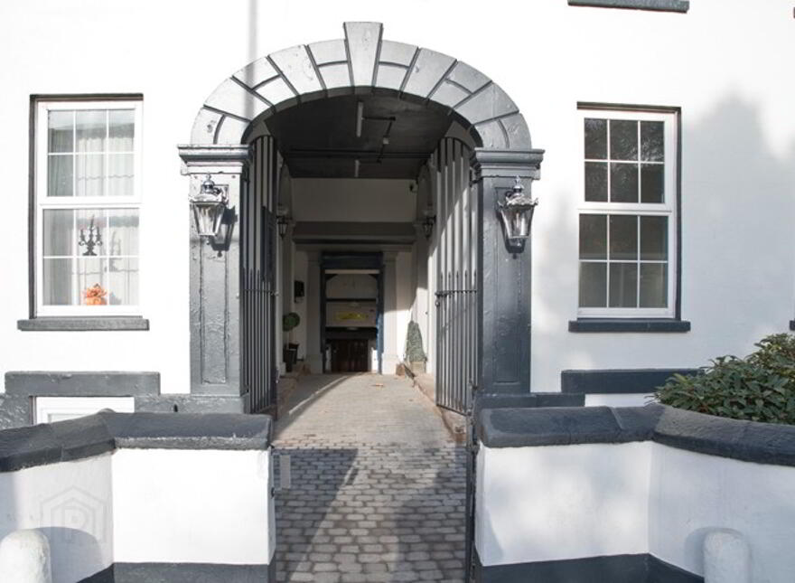 Kings House, 39-41 High Street, Holywood, BT18 9AB