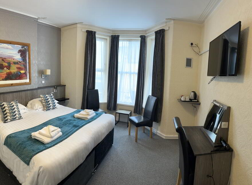 3 Star Hotel - The Port Hotel, 53-57 Main Street, Portrush, BT56 8BN