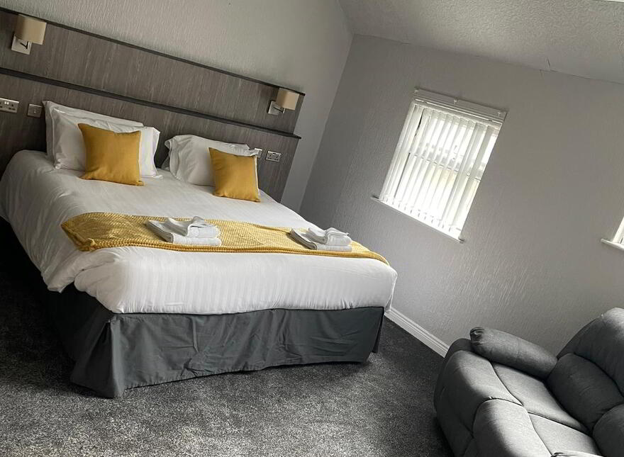 3 Star Hotel - The Port Hotel, 53-57 Main Street, Portrush, BT56 8BN