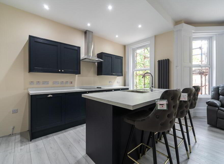 Apt 2, 112 Eglantine Avenue, Belfast, BT9 6EU photo
