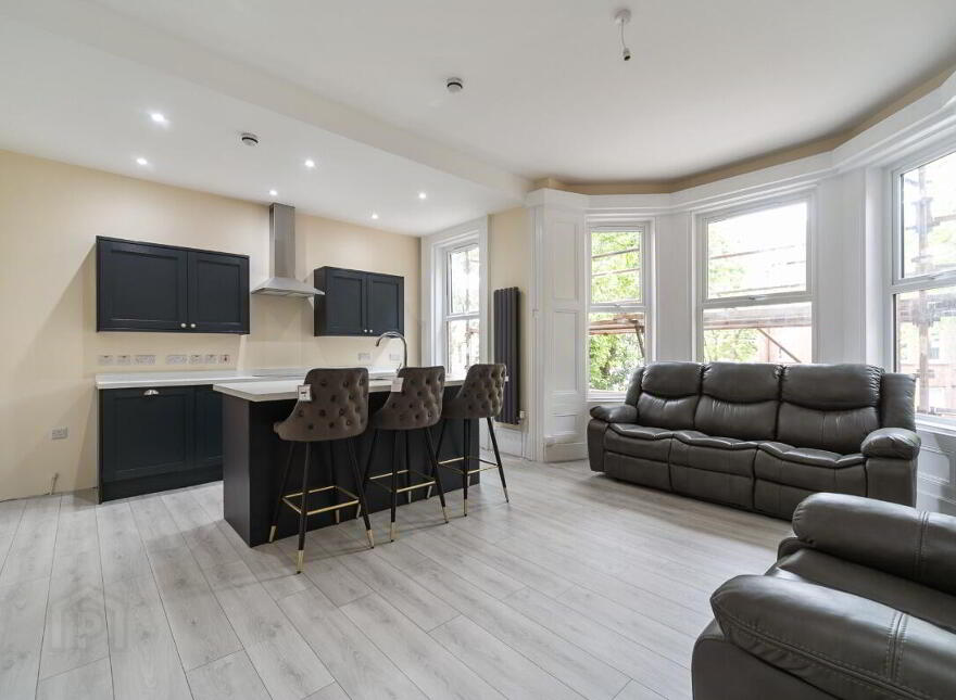 Apt 2, 112 Eglantine Avenue, Belfast, BT9 6EU