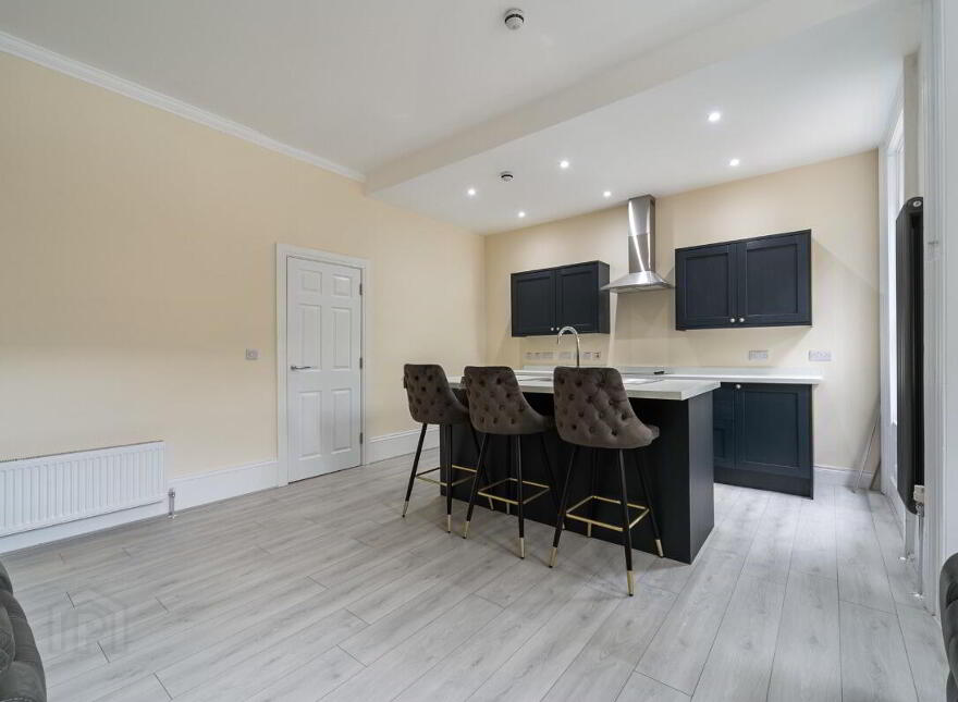 Apt 2, 112 Eglantine Avenue, Belfast, BT9 6EU