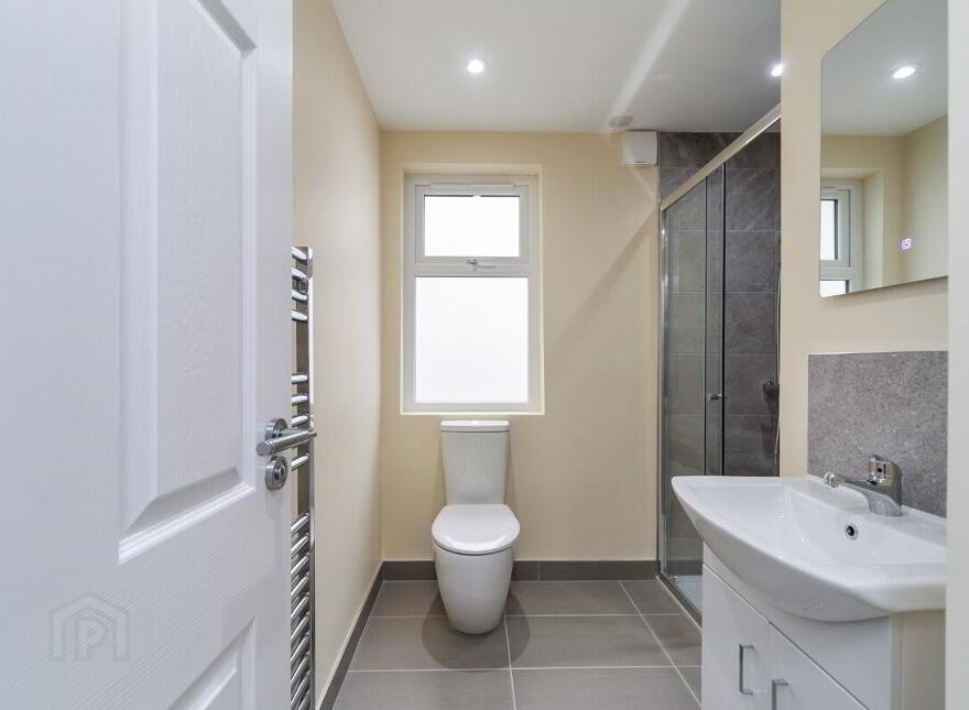 Apt 2, 112 Eglantine Avenue, Belfast, BT9 6EU