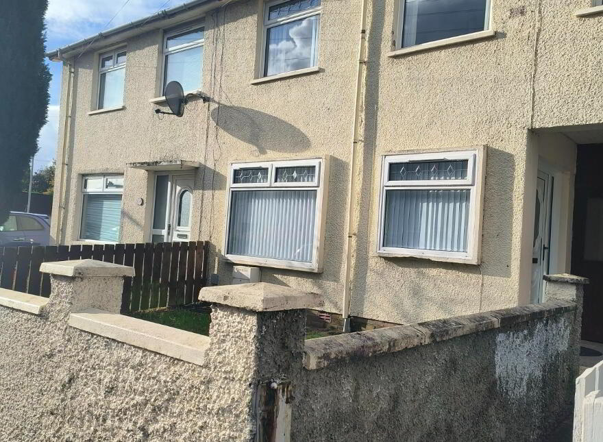 18 Innis Avenue, Rathcoole, Newtownabbey, BT37 9EZ