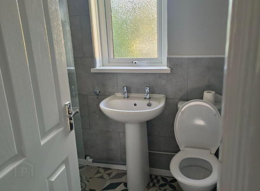 18 Innis Avenue, Rathcoole, Newtownabbey, BT37 9EZ