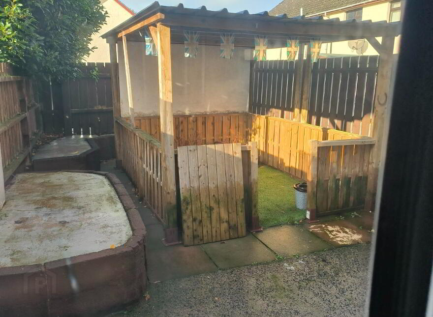 18 Innis Avenue, Rathcoole, Newtownabbey, BT37 9EZ