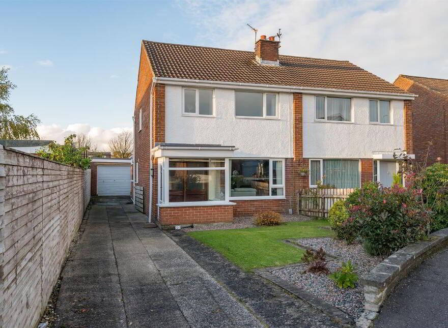 12 Ballyhenry Crescent, Newtownabbey, BT36 5BE photo