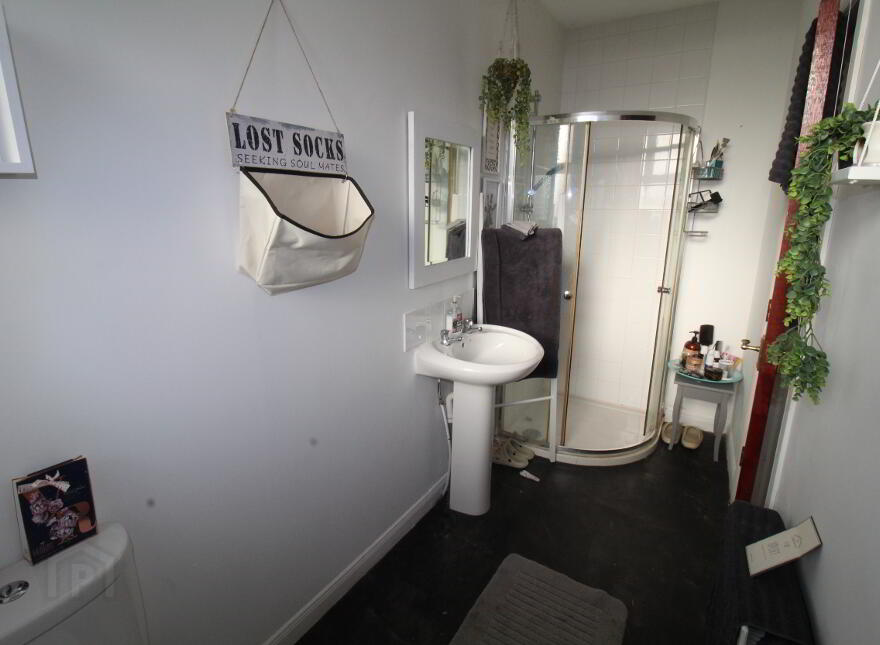163&163a Newtownards Rd, Belfast, BT4 1AB