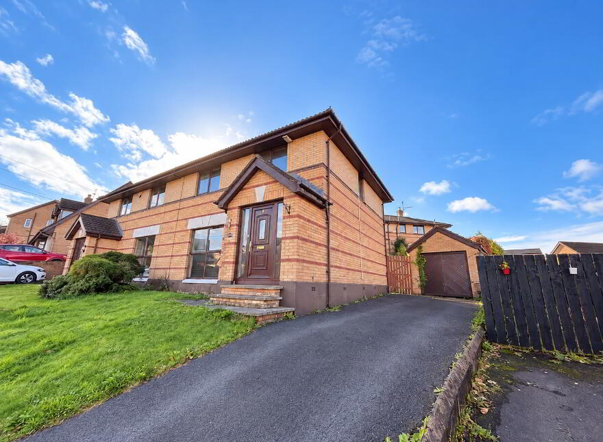 114 Laurelgrove Dale, Belfast, BT8 6ZF
