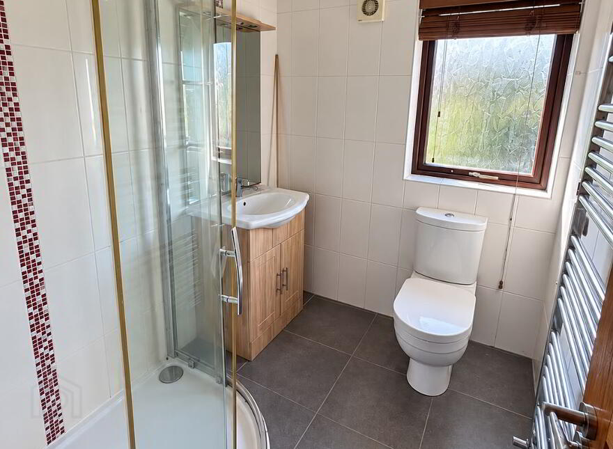 114 Laurelgrove Dale, Belfast, BT8 6ZF
