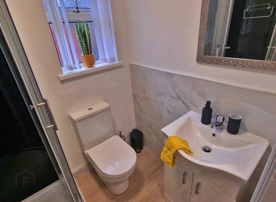 Apt For Rent, Apt 3 81 South Parade, Belfast, BT7 2GN