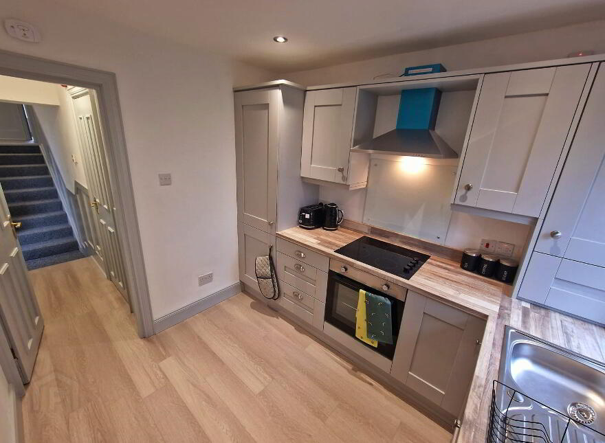 Apt For Rent, Apt 3 81 South Parade, Belfast, BT7 2GN