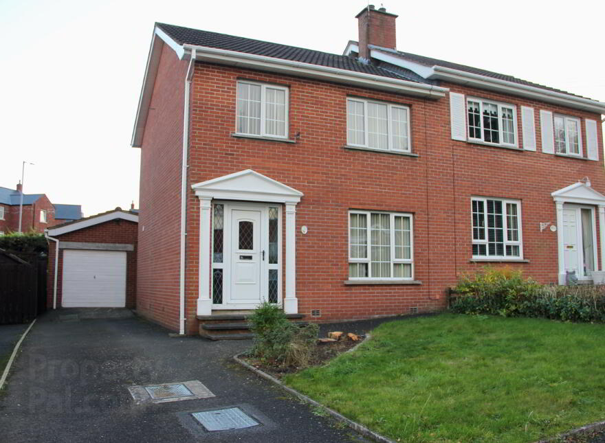 16 Jubilee Heights, Dromore, BT25 1QQ photo