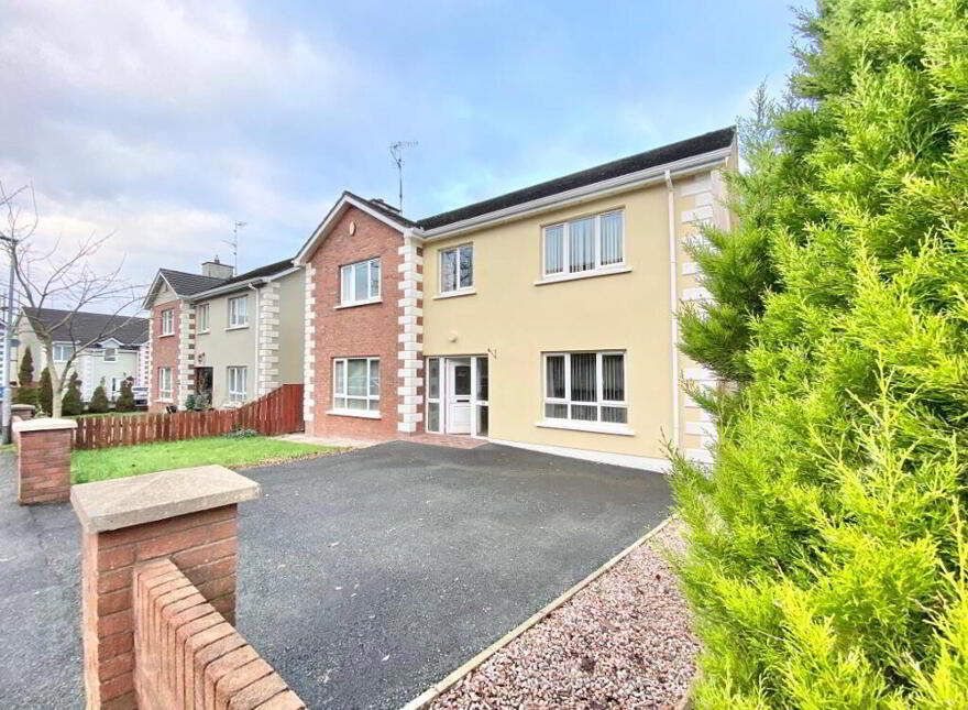 32 Retreat Heights, Omagh, BT79 0HH photo
