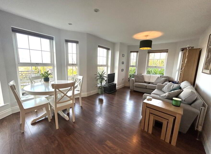 6 Willowbank Manor, Belfast, BT6 0JY