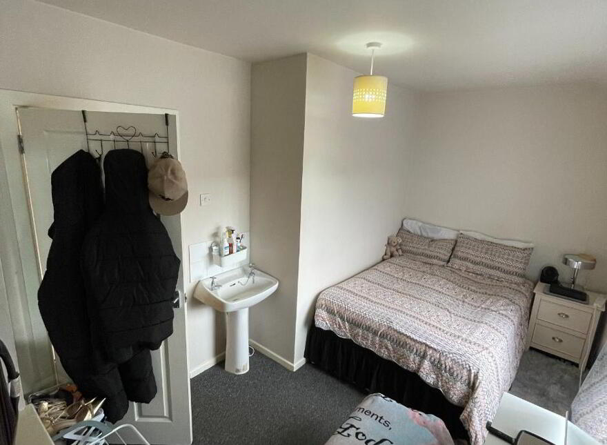 196 Tates Avenue, Belfast, BT12 6ND