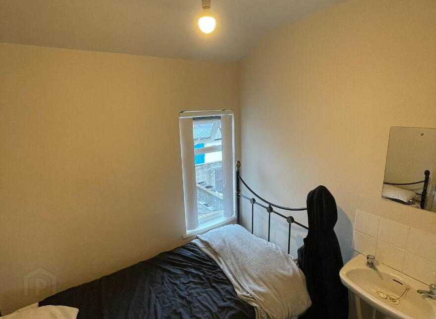 196 Tates Avenue, Belfast, BT12 6ND