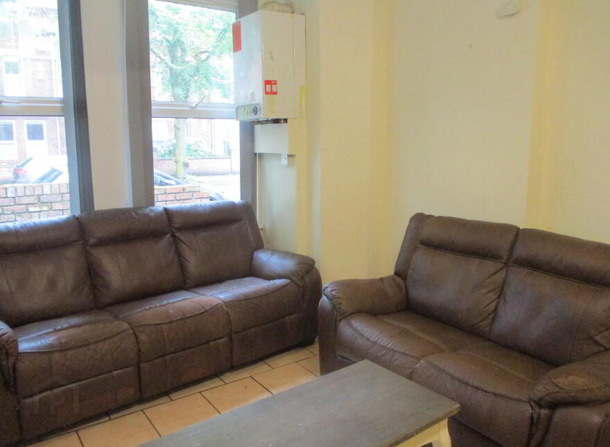 Three Great Apartments, 79 University Avenue, Queens Quarter, Belfast, BT7 1GX