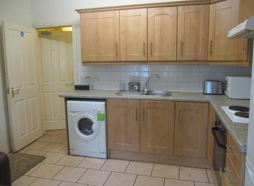 Three Great Apartments, 79 University Avenue, Queens Quarter, Belfast, BT7 1GX