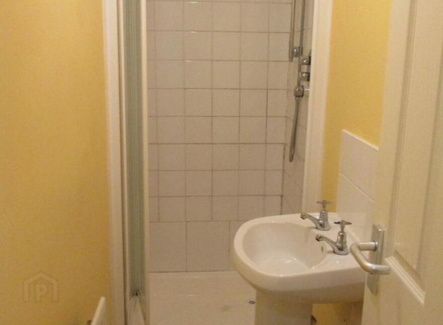 Three Great Apartments, 79 University Avenue, Queens Quarter, Belfast, BT7 1GX