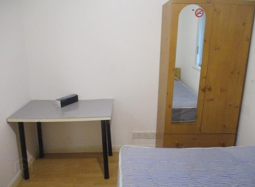 Three Great Apartments, 79 University Avenue, Queens Quarter, Belfast, BT7 1GX