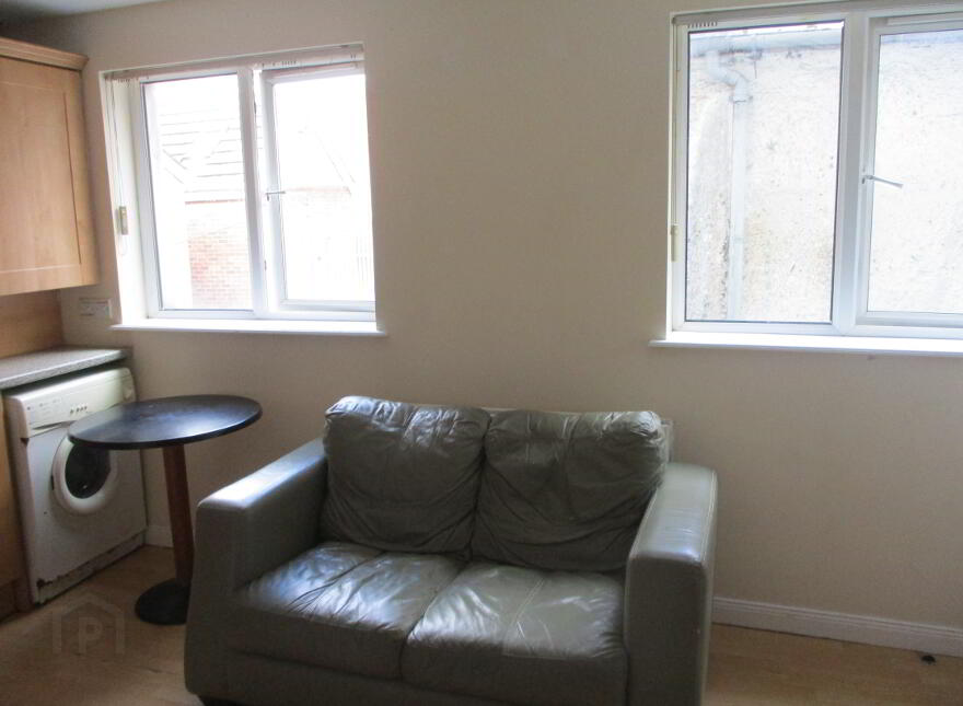 Three Great Apartments, 79 University Avenue, Queens Quarter, Belfast, BT7 1GX