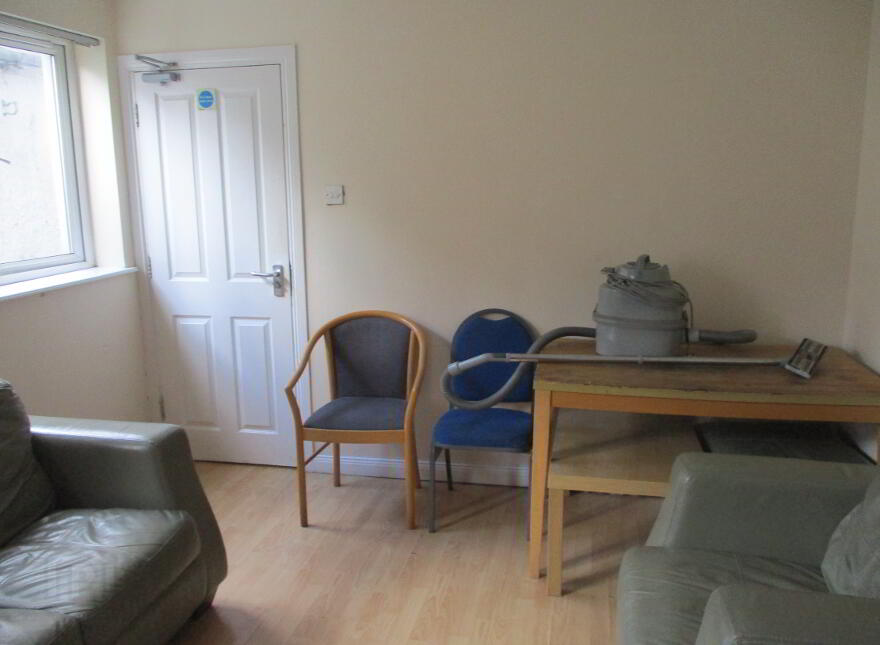 Three Great Apartments, 79 University Avenue, Queens Quarter, Belfast, BT7 1GX