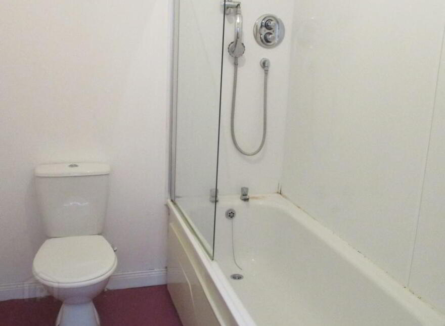 Three Great Apartments, 79 University Avenue, Queens Quarter, Belfast, BT7 1GX