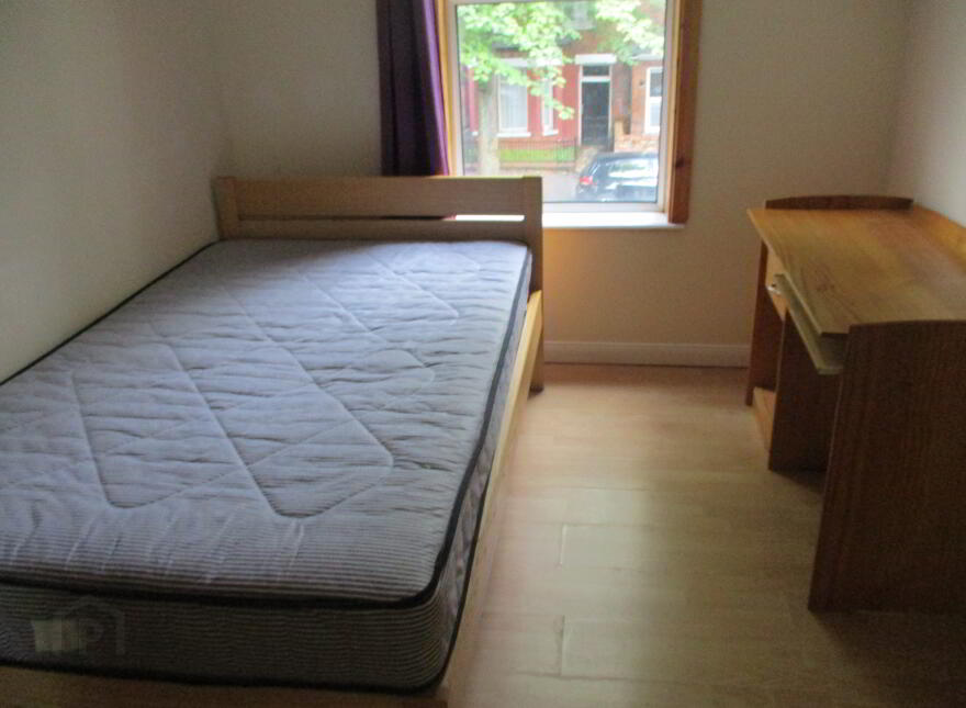 Three Great Apartments, 79 University Avenue, Queens Quarter, Belfast, BT7 1GX